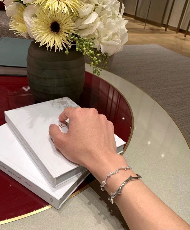 chr1st1an D10r bracelets